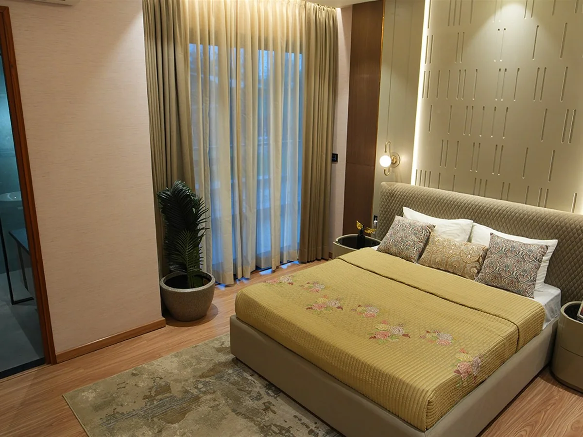 Wave Gardens 4 BHK bedroom one